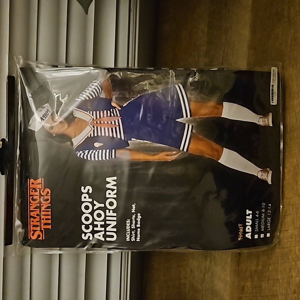 Stranger Things Robin Scoops Ahoy Spirit Costume w/ Cap and Name  Womens Size M